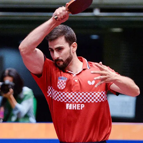 Andrej Gacina using the Butterfly Viscaria Blade