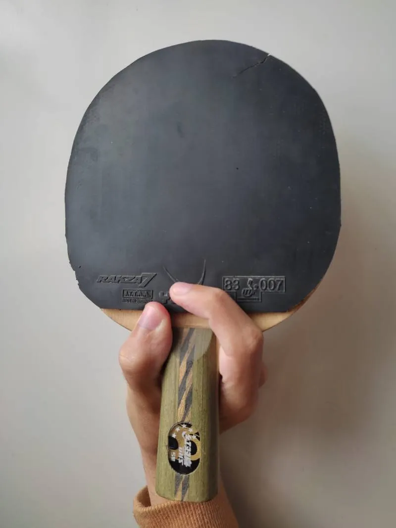 A picture of the forehand Chine Penhold.