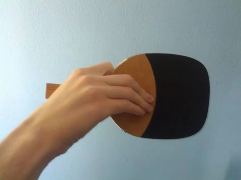 A picture of the backhand Japanese Penhold 