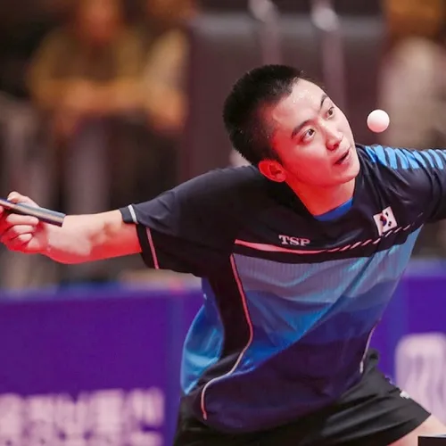 Jeoung Youngsik using Xiom Omega VII Tour