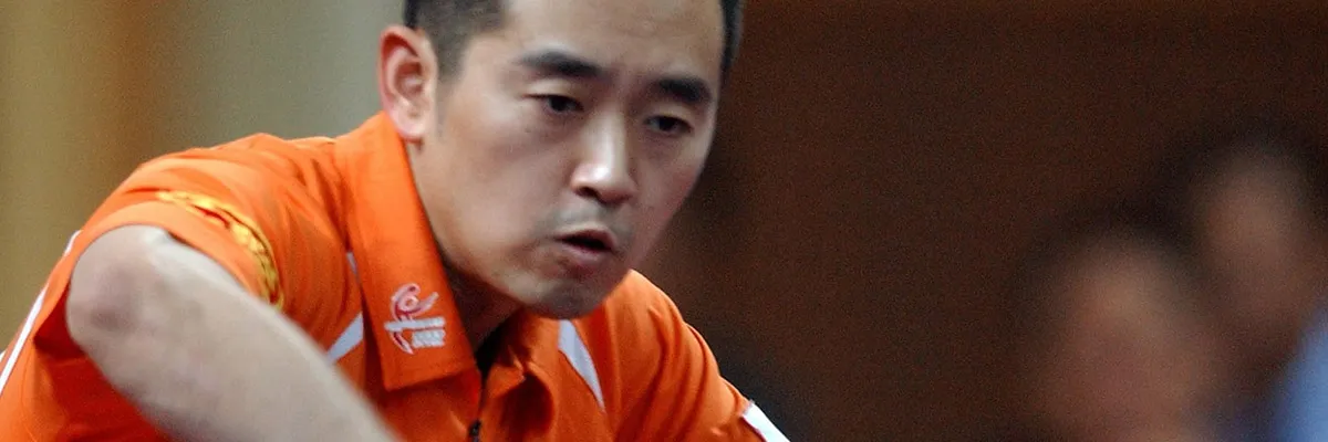 Kong Linghui preparing a forehand loop at a world championship event