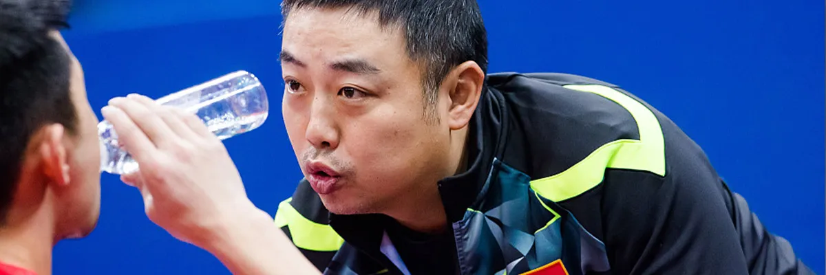 Liu Guoliang serving with his short pimple penhold rubber