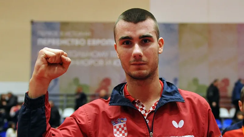 A picture of Tomislav Puca, the tallest player in the circuit.