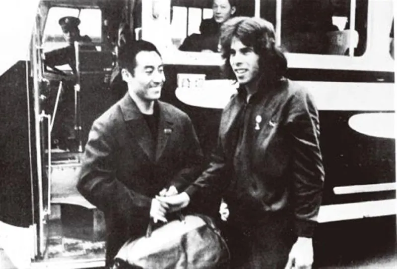 A picture of Glenn Cowan and Zhuang Zedong